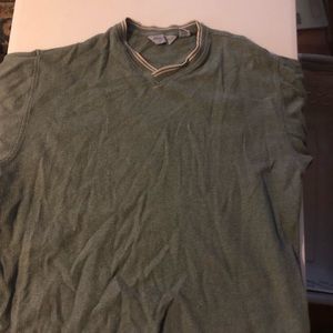 Eddie Bauer green short sleeve V Neck shirt.